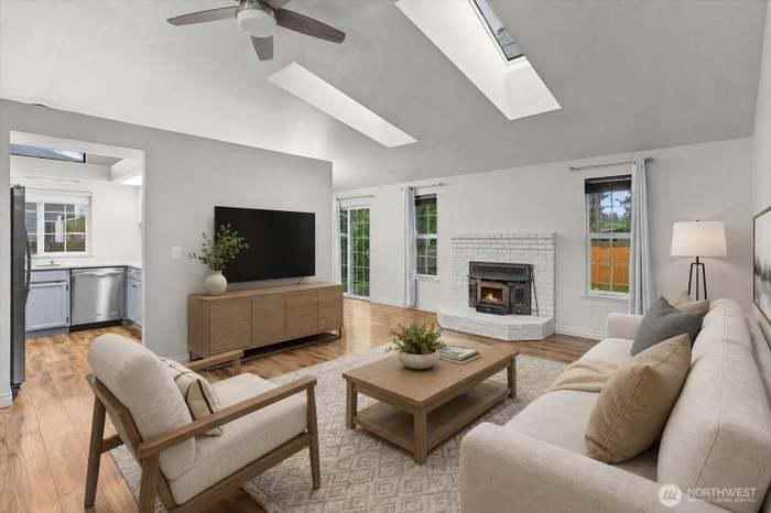4816 136th Pl Ne - Photo 3 of 18