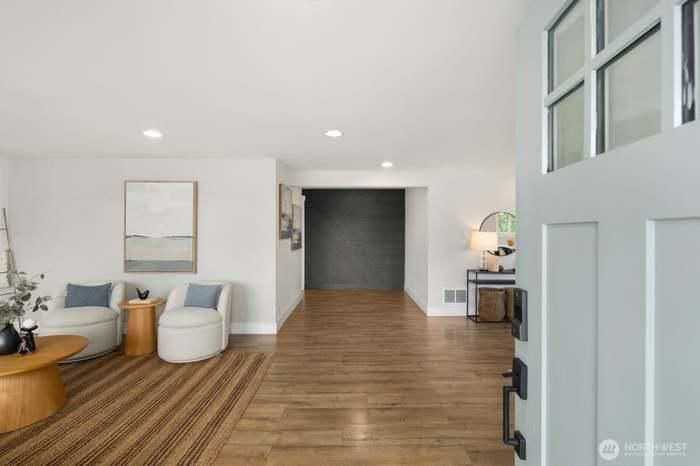 6106 Commercial Ave - Photo 4 of 23