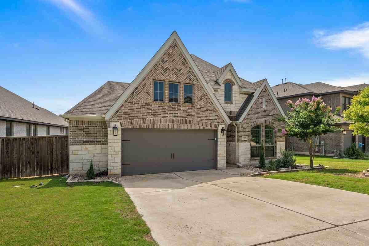 343 Eagle Ford Dr - Photo 3 of 33