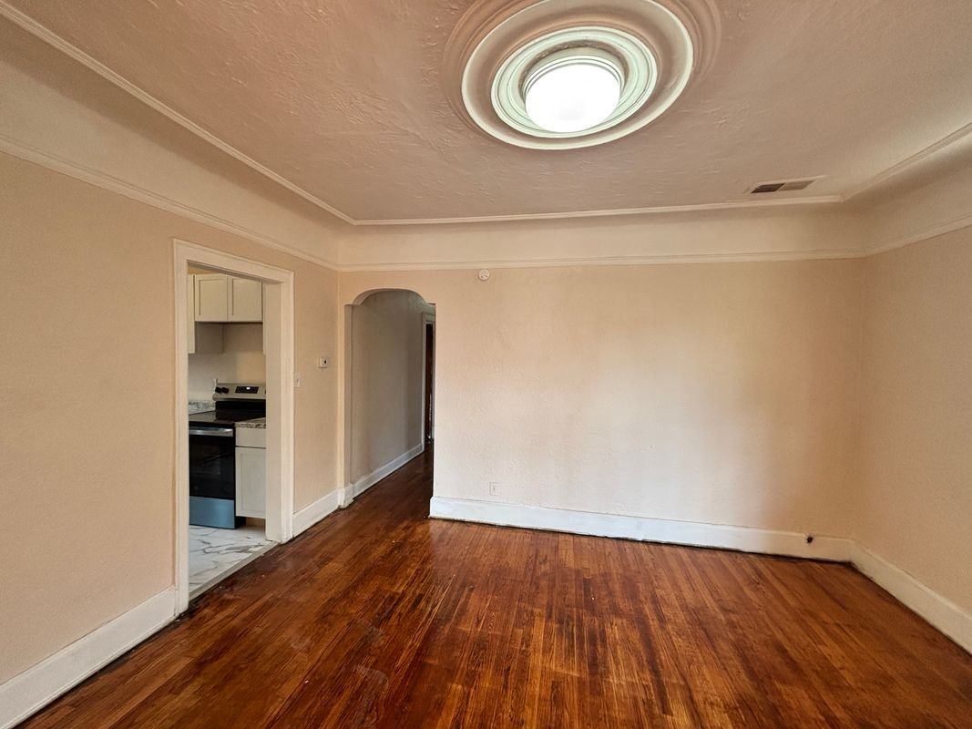 17606 Roselawn St - Photo 3 of 13