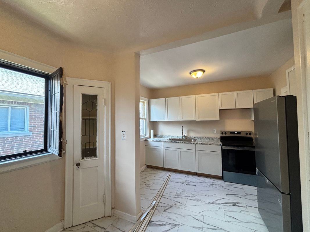 17606 Roselawn St - Photo 4 of 13