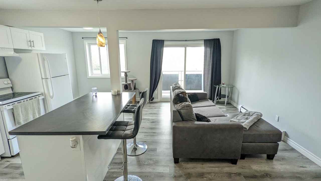 34 Carleton Street S - Photo 2 of 21