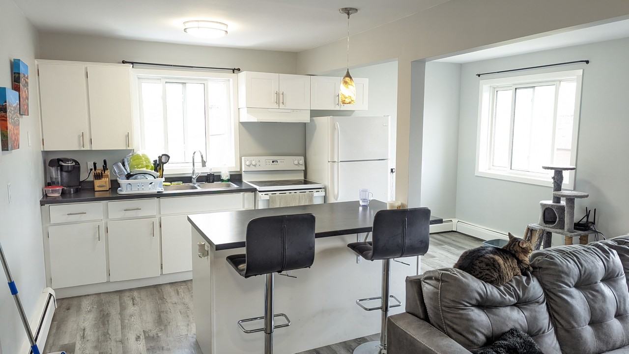 34 Carleton Street S - Photo 3 of 21