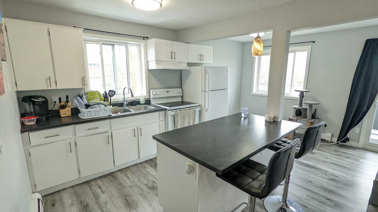 34 Carleton Street S - Photo 4 of 21