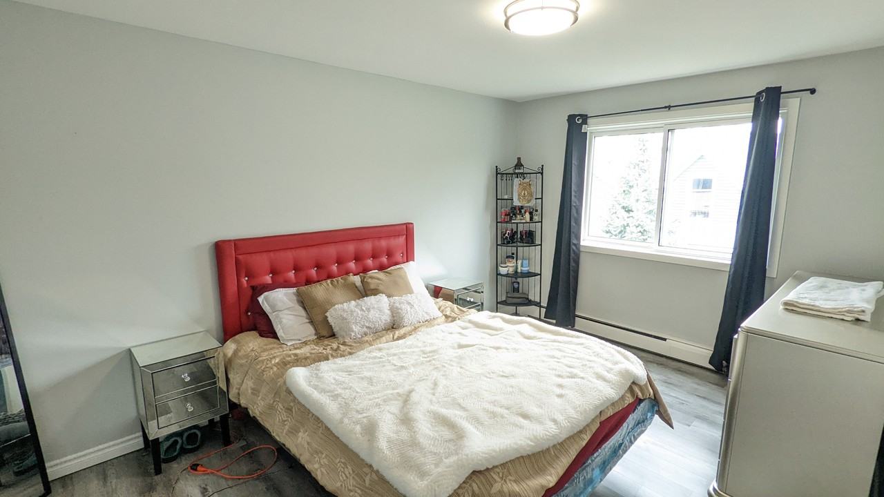 34 Carleton Street S - Photo 7 of 21