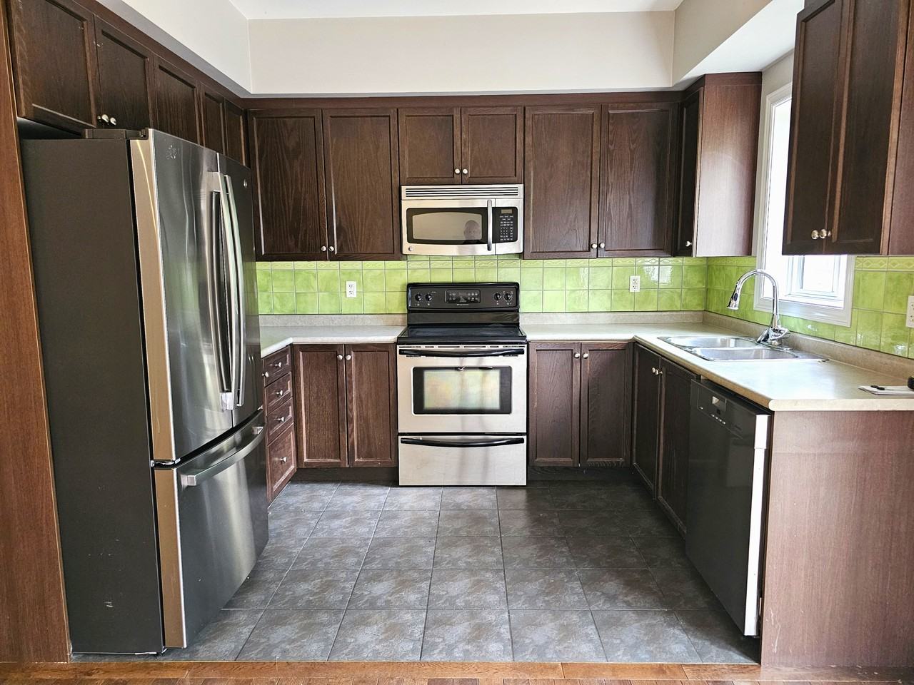 46 Chloe St - Photo 6 of 17