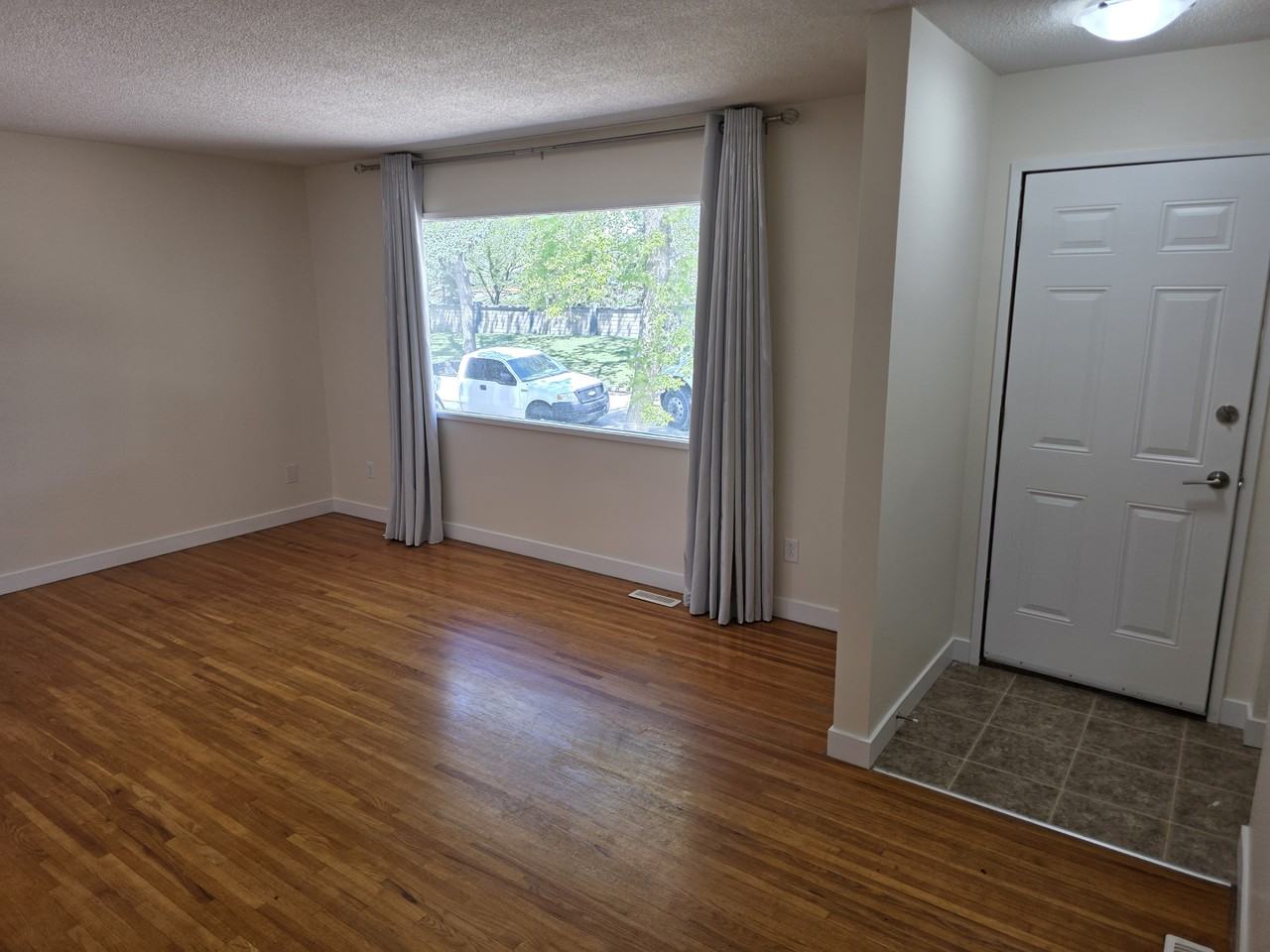 4931 Vienna Dr Nw - Photo 2 of 20