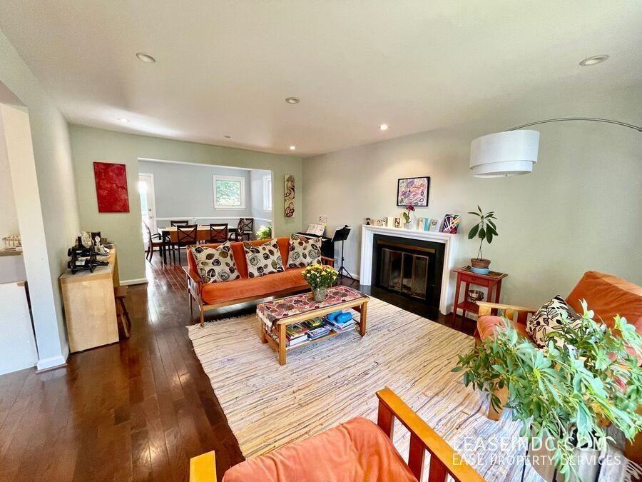 4439 Springdale St Nw - Photo 4 of 38