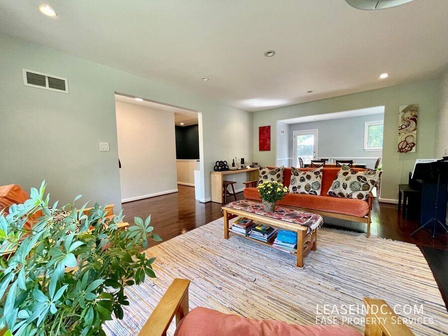 4439 Springdale St Nw - Photo 5 of 38