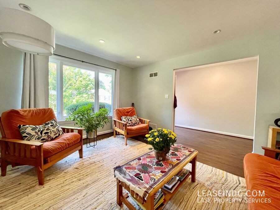 4439 Springdale St Nw - Photo 6 of 38