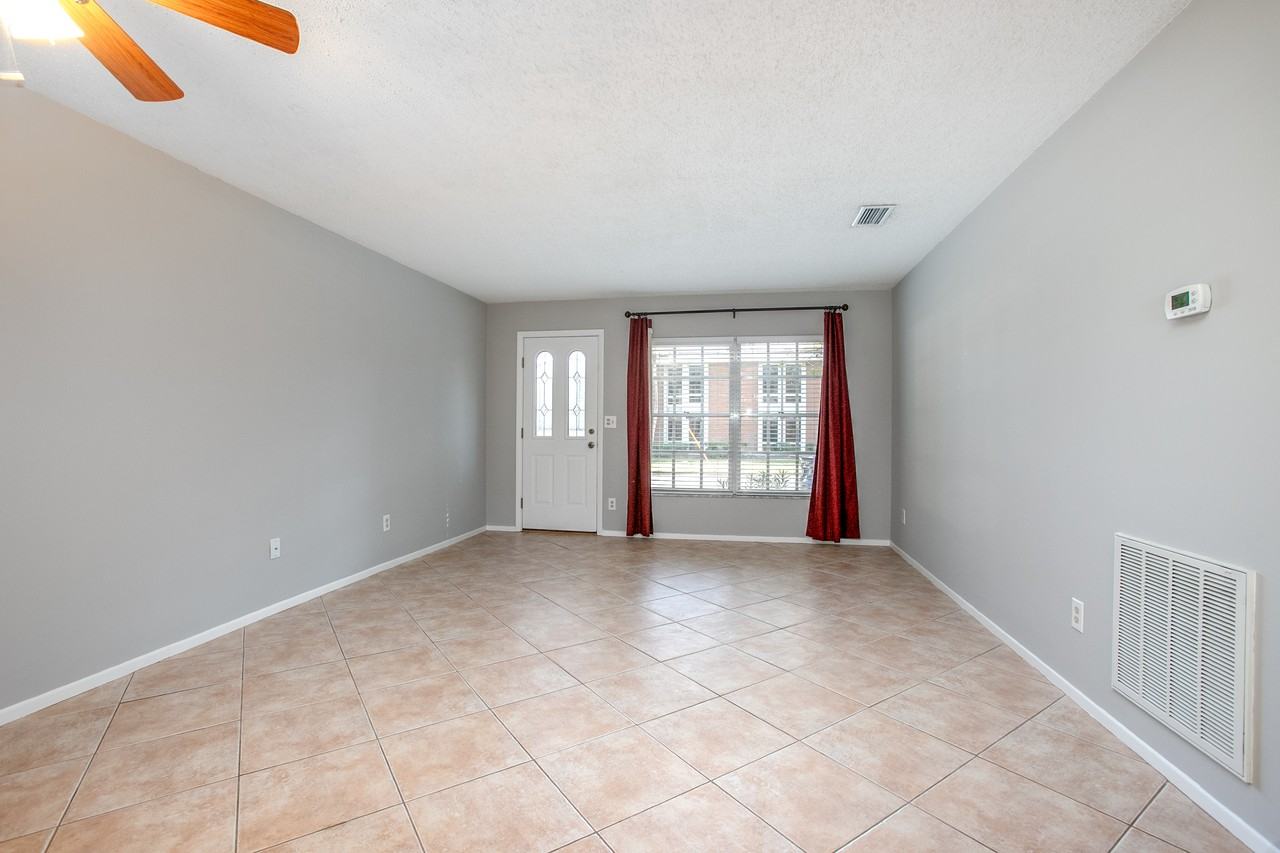 135 W Minnesota Ave - Photo 3 of 6