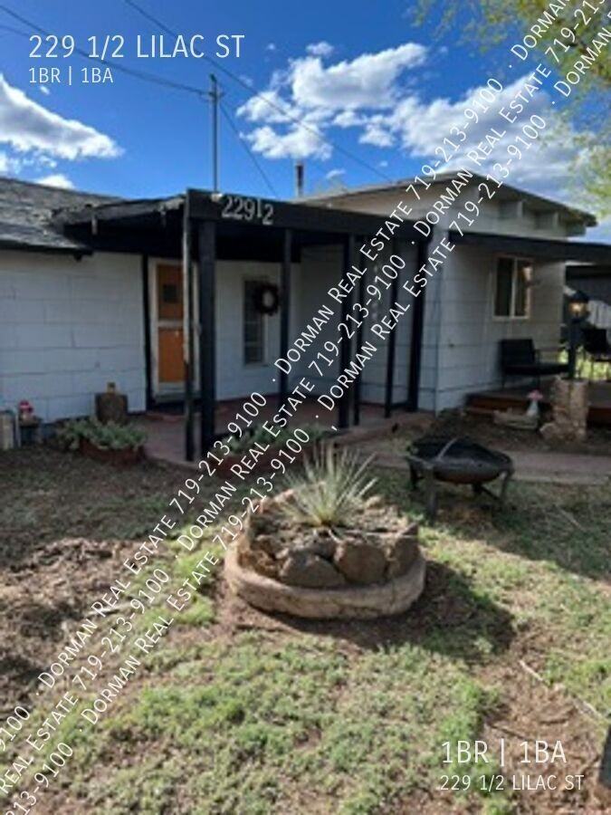 229 1/2 Lilac St - Photo 2 of 8