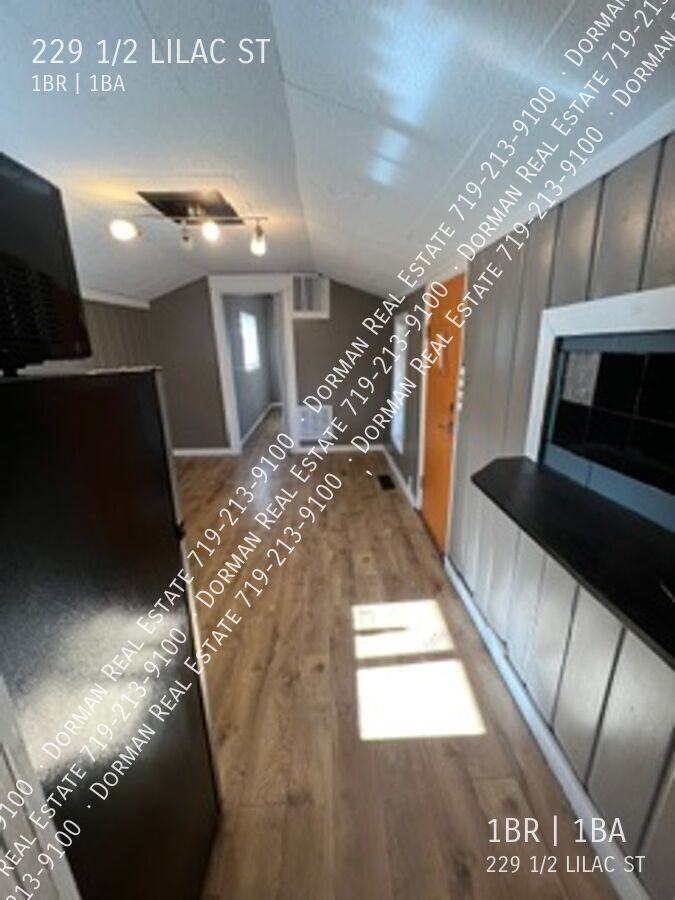 229 1/2 Lilac St - Photo 3 of 8