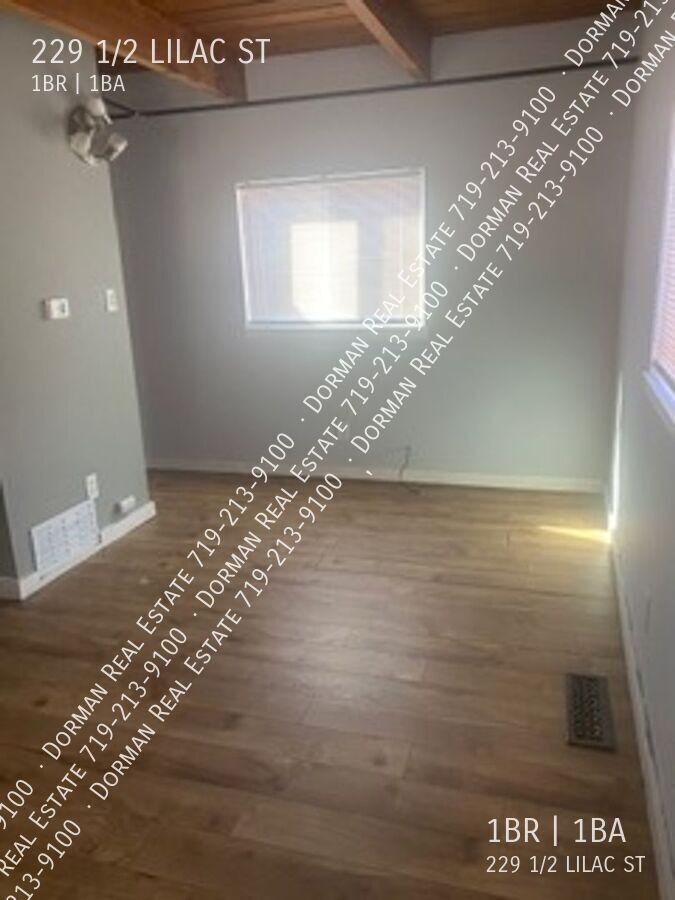229 1/2 Lilac St - Photo 4 of 8