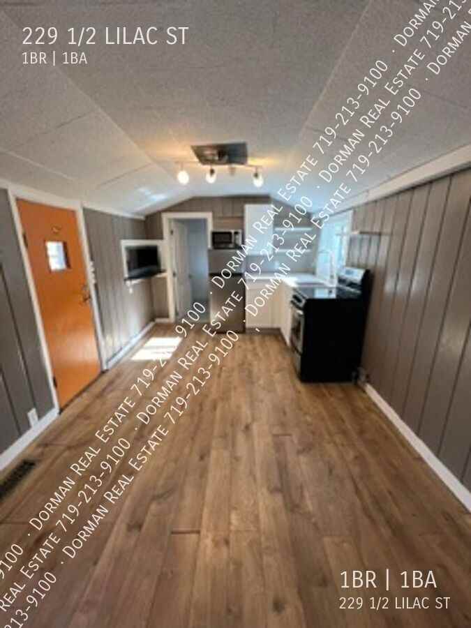 229 1/2 Lilac St - Photo 5 of 8