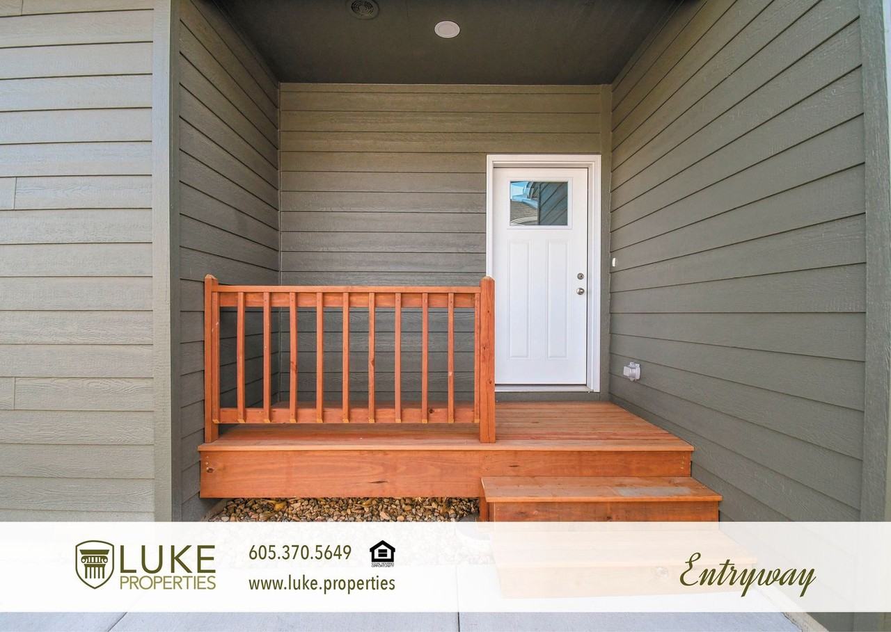 9657 W Tunis Dr - Photo 2 of 22
