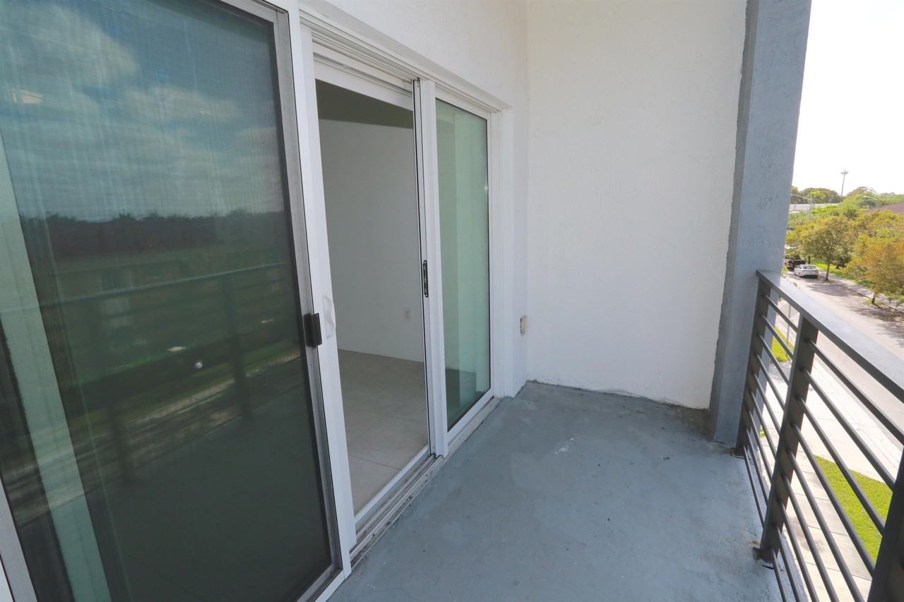 5901 Nw 182nd Ln #5901-303 - Photo 2 of 12