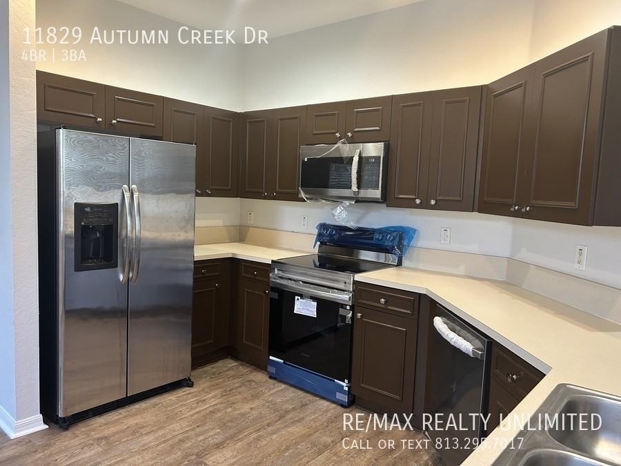 11829 Autumn Creek Dr - Photo 4 of 50