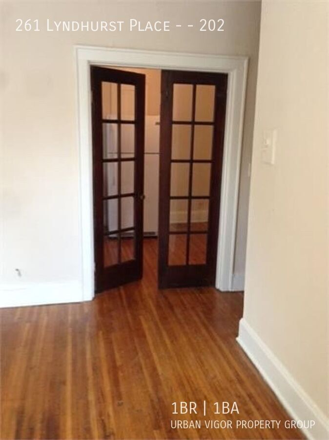 261 Lyndhurst Pl #202 - Photo 5 of 19
