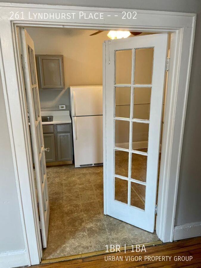 261 Lyndhurst Pl #202 - Photo 6 of 19
