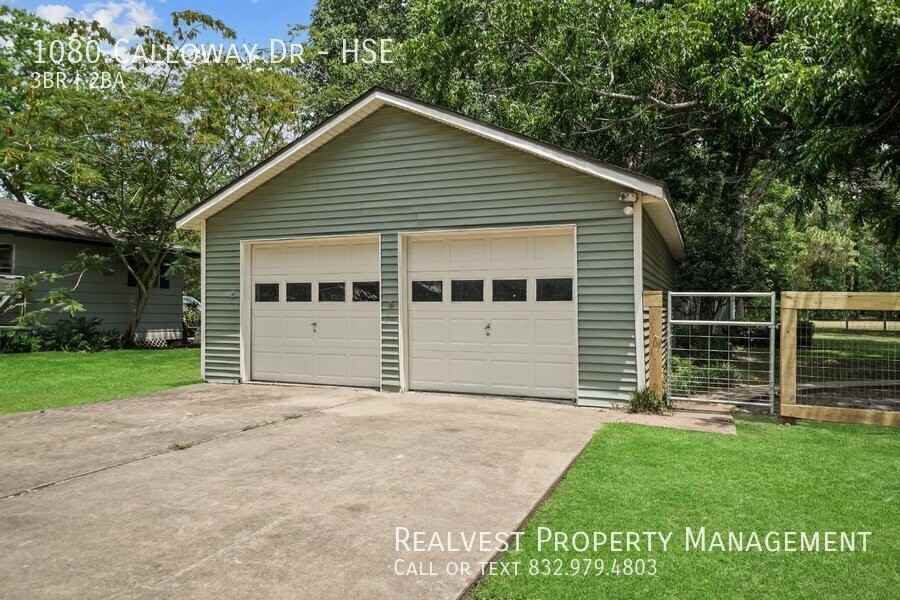 1080 Callaway Dr - Photo 2 of 19