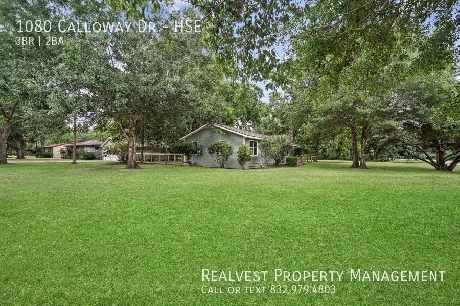 1080 Callaway Dr - Photo 3 of 19