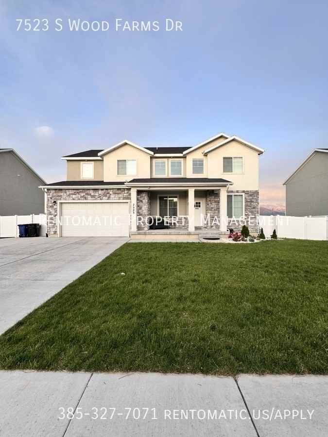 7523 S Wood Farms Dr - Photo 2 of 50