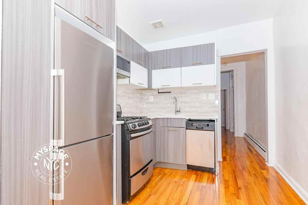 33 Montrose Ave #3L
