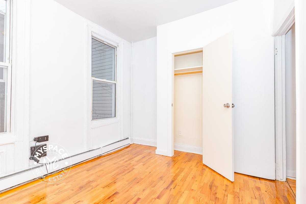 33 Montrose Ave #3L - Photo 7 of 8