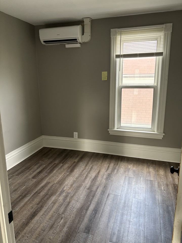 832 Mcreynolds Ave Nw #2 - Photo 4 of 6