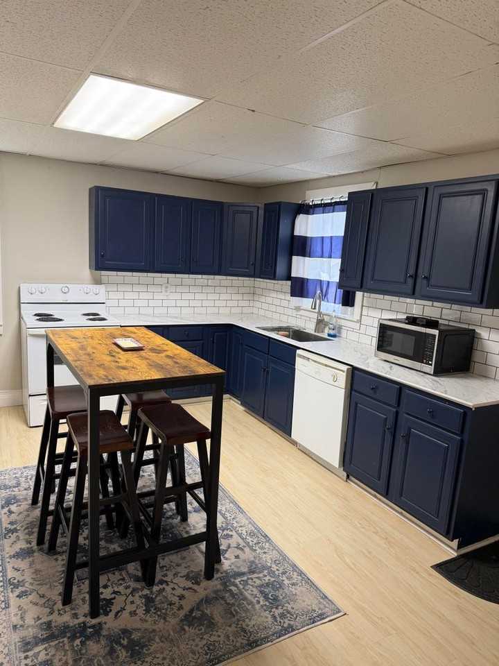1002 N Center St - Photo 5 of 15