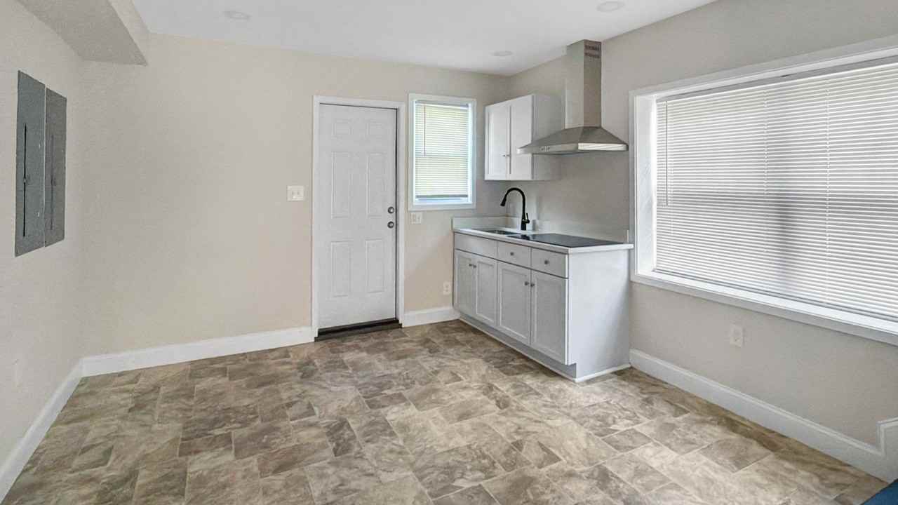 265 S Hilton St - Photo 7 of 24