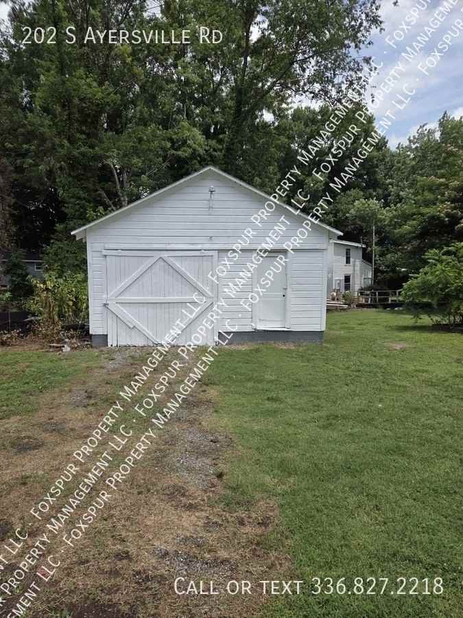 202 S Ayersville Rd - Photo 3 of 15
