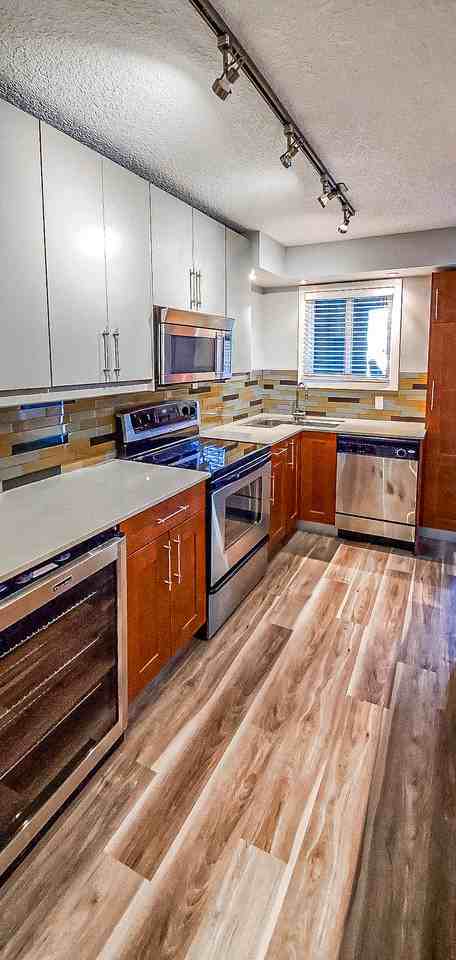 1603 26 Ave Sw - Photo 2 of 10