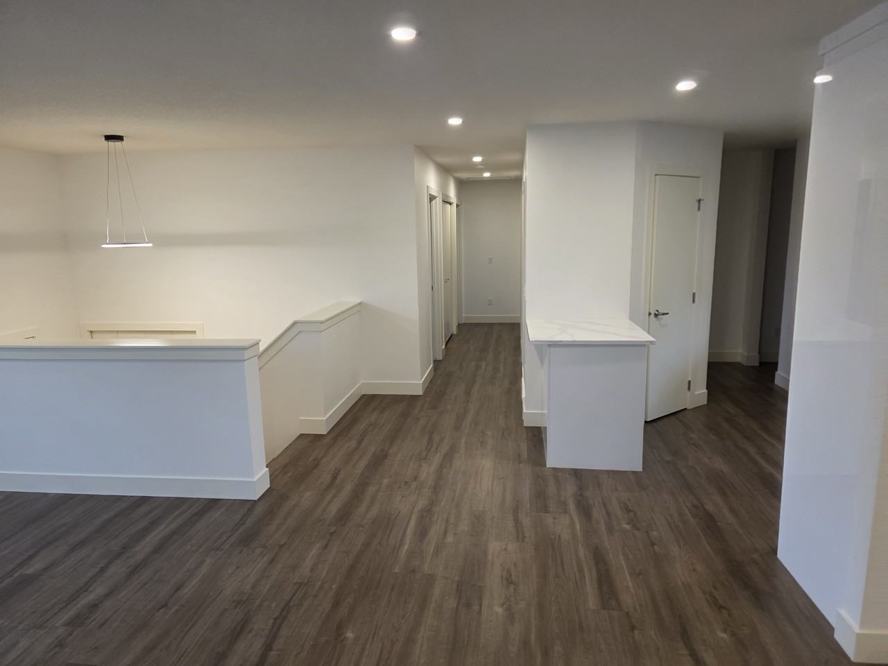 908 Canford Cres Sw - Photo 4 of 31
