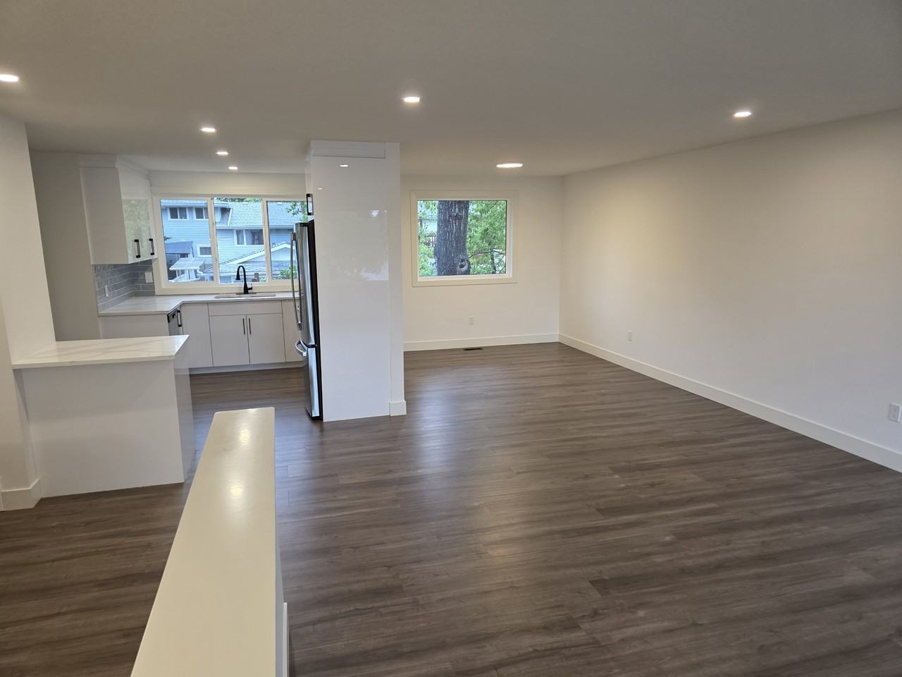 908 Canford Cres Sw - Photo 5 of 31