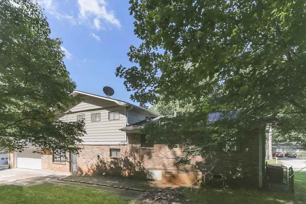 3212 Goldenchain Dr - Photo 2 of 25