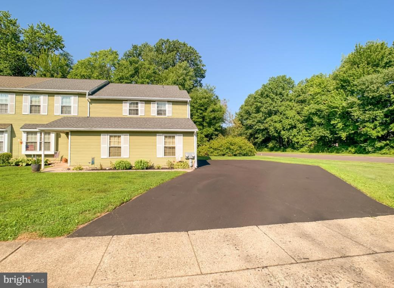 1691 Bluebird Dr - Photo 3 of 18