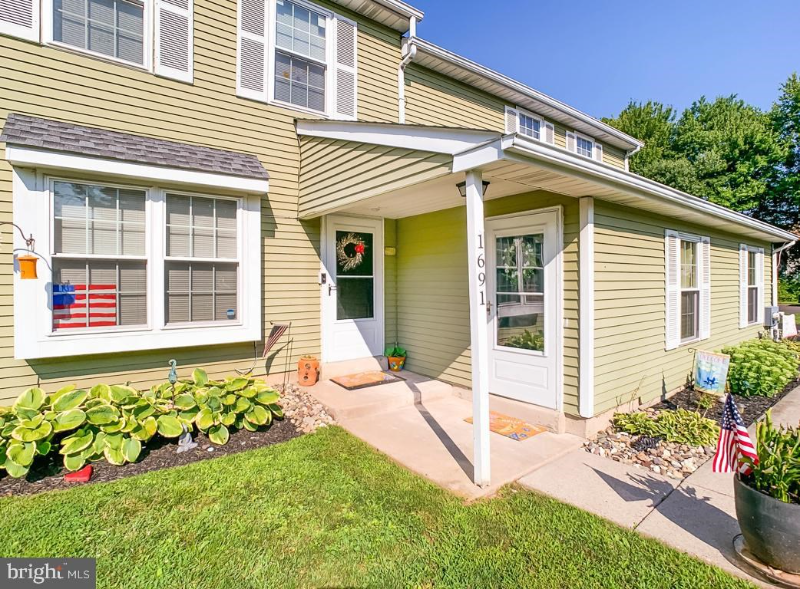 1691 Bluebird Dr - Photo 4 of 18