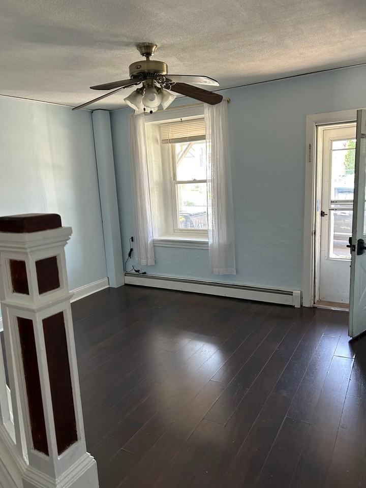 629 Summit St - Photo 3 of 18