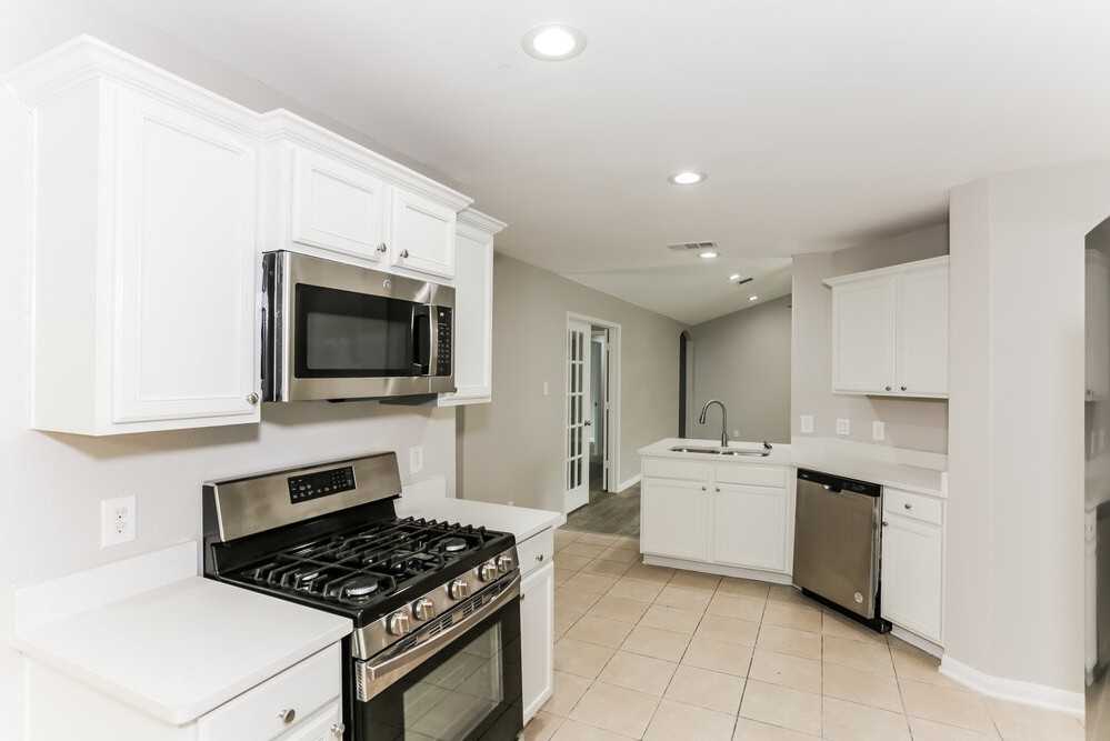10041 Silent Hollow Dr - Photo 7 of 16