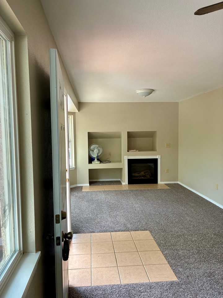 1127 Mcarthur Ave #A - Photo 4 of 20