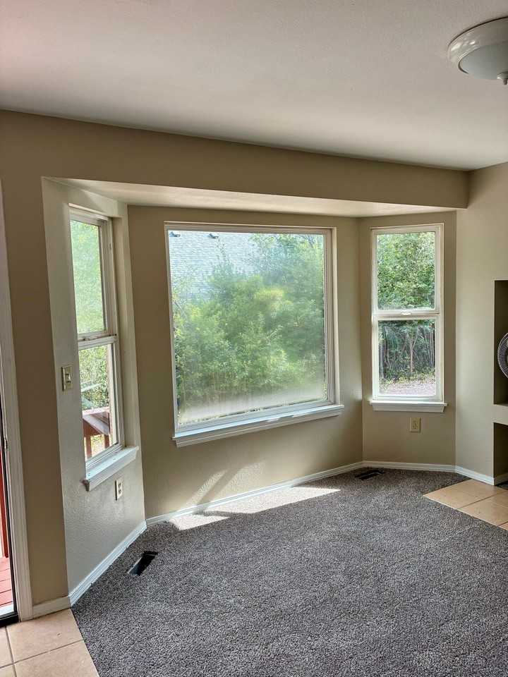 1127 Mcarthur Ave #A - Photo 5 of 20
