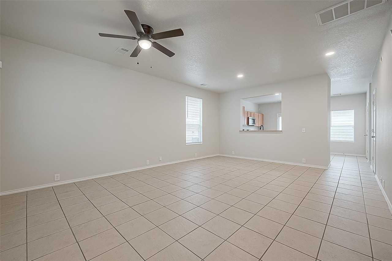 23814 Single Oak St - Photo 4 of 7