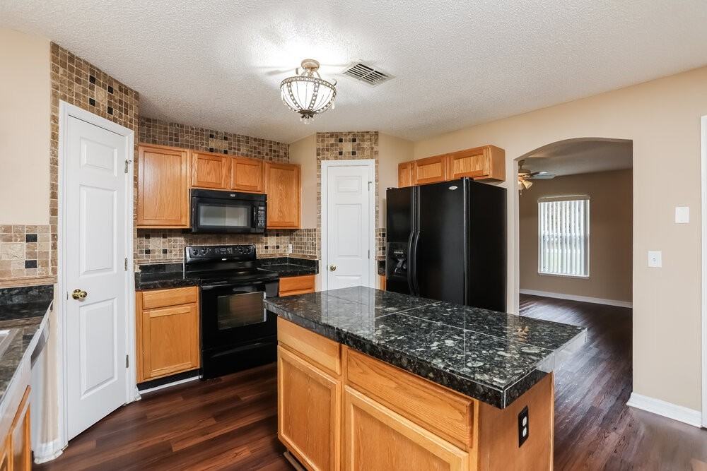 1762 Hillandale Ave - Photo 6 of 17