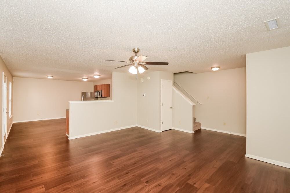 941 Ravine Dr - Photo 4 of 17