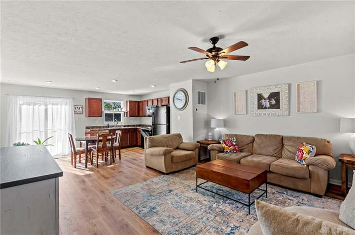 2723 Tennessee Dr - Photo 3 of 20