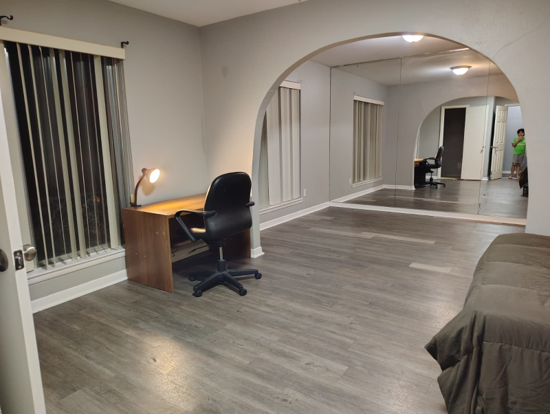 6172 Whitman Ave - Photo 2 of 11