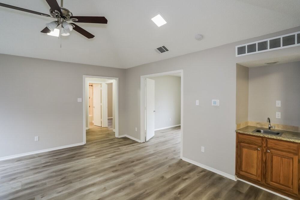 2540 Sundance Ln - Photo 4 of 16