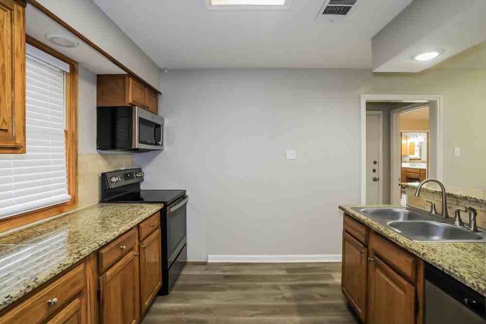 2540 Sundance Ln - Photo 6 of 16